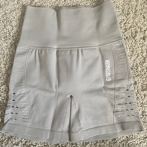 Gymshark Energy Seamless Shorts - Light Grey - Picture 2 of 4